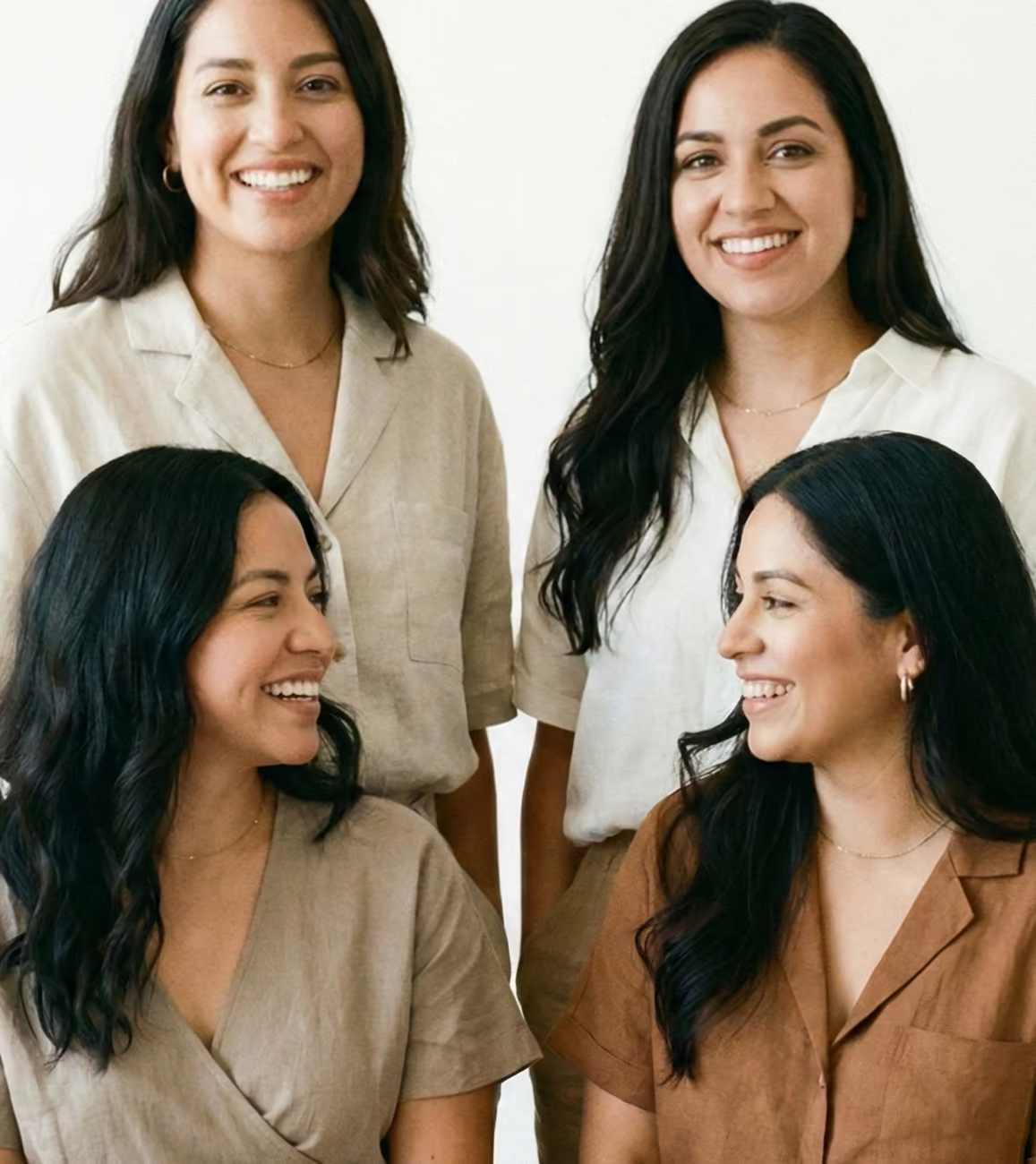 Cuatro personas sonriendo